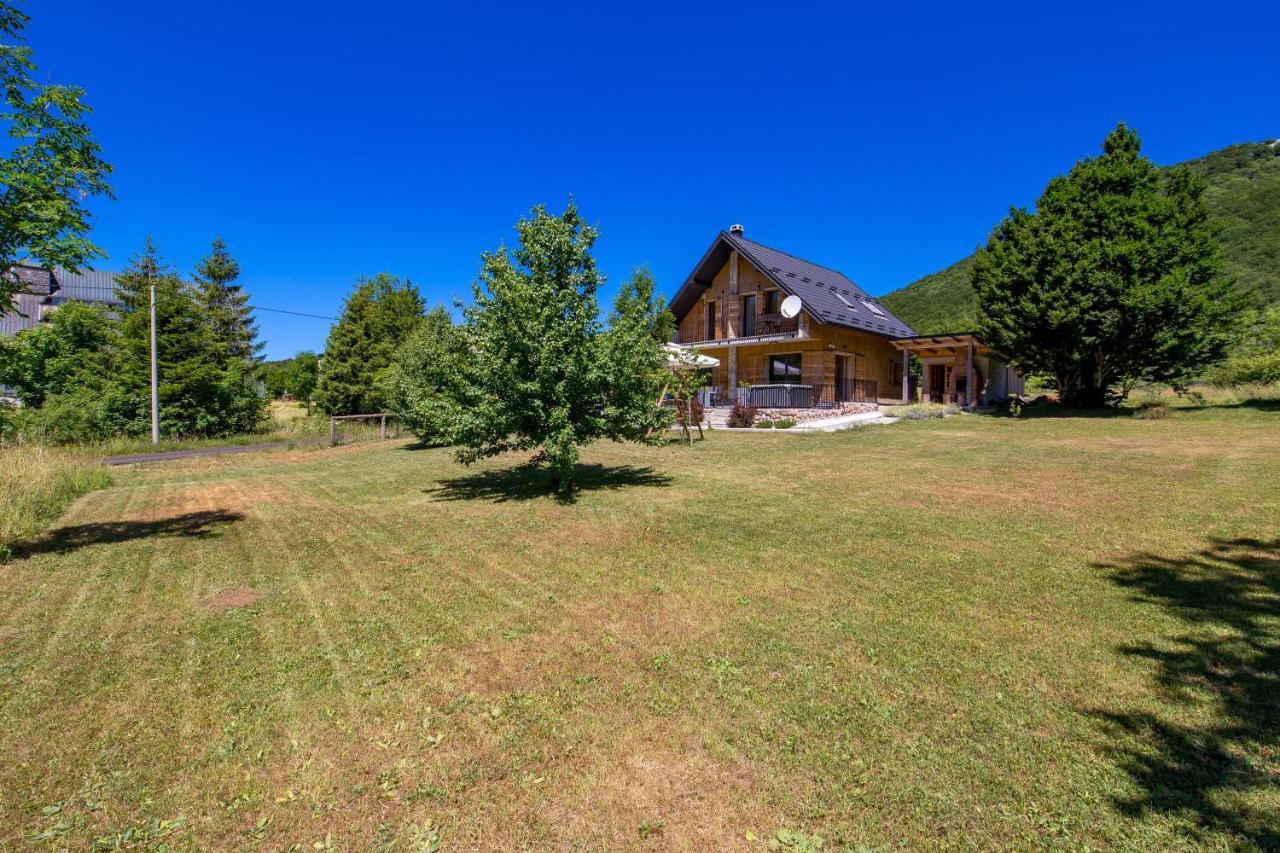 Modern Alpine Monsalbius Chalet Baske Ostarije Exterior foto
